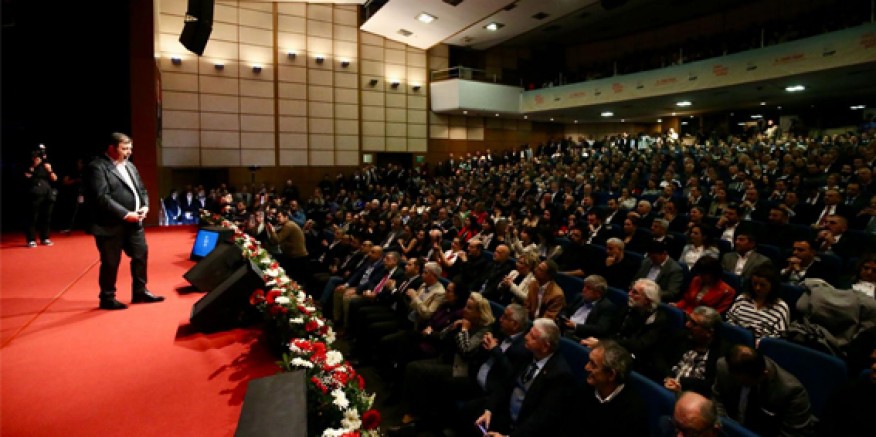 Başkan Cemil Tugay,  projelerini “İzmir Geleceğe Doğru” sloganıyla açıkladı