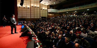 Başkan Cemil Tugay,  projelerini “İzmir Geleceğe Doğru” sloganıyla açıkladı