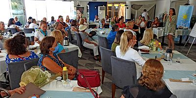 Çeşme İYİ Parti'de kadınlara kahvaltılı eğitim çalışması