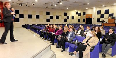 CHP Çeşme Kadın Kolları'ndan Aile Destekleri Sigortası eğitimi