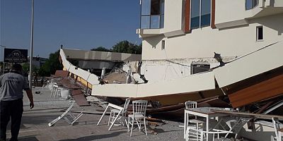 Terası çöken bina Çeşme Belediyesi tarafından mühürlendi